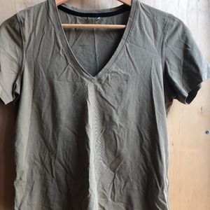 Kit and Ace t-shirt v-neck